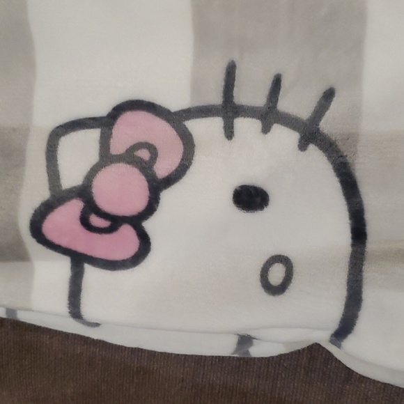 Hello Kitty Blanket-NWT - Picture 2 of 4